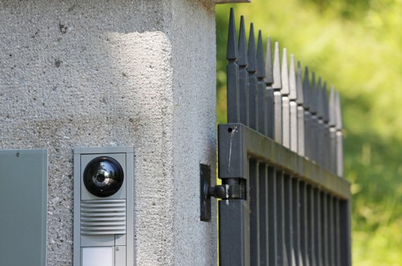 Pose et installation d'automatisme de portail battant par électricien à Montbrison