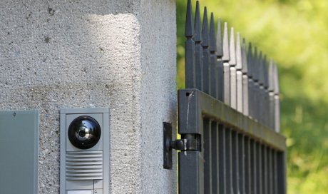 Pose et installation d'automatisme de portail battant par électricien à Montbrison